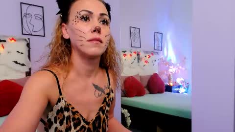Snapshot of golden_kittyy chatting on 31, 10, 2025 Kitty online show from 31, 10, 2025
