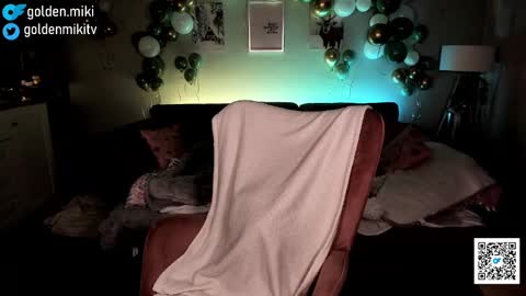 Snapshot of golden_miki chatting on 12, 1, 2025 Shy in the streets but a freak in the sheets online show from 12, 1, 2025