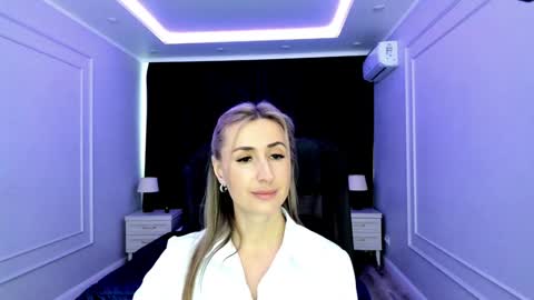 Snapshot of goldenlighte chatting on 2, 2, 2025 Olivia online show from 2, 2, 2025