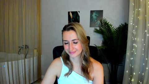 Snapshot of goldenlighte chatting on 8, 2, 2025 Olivia online show from 8, 2, 2025