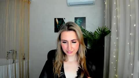 Snapshot of goldenlighte chatting on 1, 3, 2025 Olivia online show from 1, 3, 2025