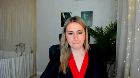 Snapshot of goldenlighte chatting on 5, 3, 2025 Olivia online show from 5, 3, 2025