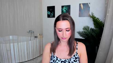 Snapshot of goldenlighte chatting on 28, 9, 2025 Olivia online show from 28, 9, 2025