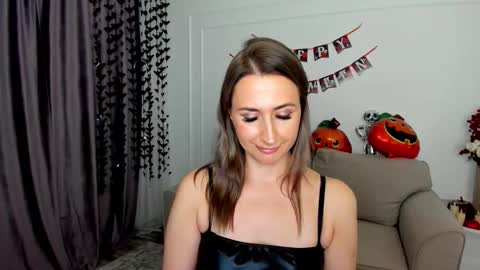 Snapshot of goldenlighte chatting on 19, 10, 2025 Olivia online show from 19, 10, 2025