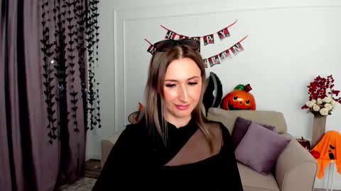 Snapshot of goldenlighte chatting on 22, 10, 2025 Olivia online show from 22, 10, 2025