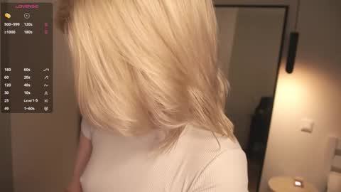 Snapshot of goldie_muss chatting on 20, 10, 2025 Molly online show from 20, 10, 2025
