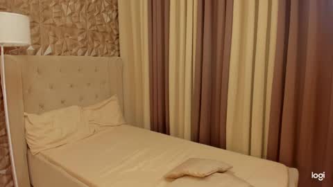 Snapshot of gorgeous_dark_luna chatting on 19, 2, 2025 RIANA online show from 19, 2, 2025