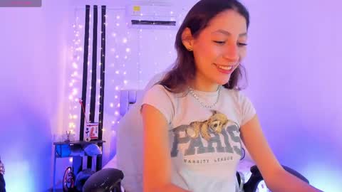 i am Jessi  I love animals and drawing I hope to get along with everyone. XOXO online show from 19, 5, 2026