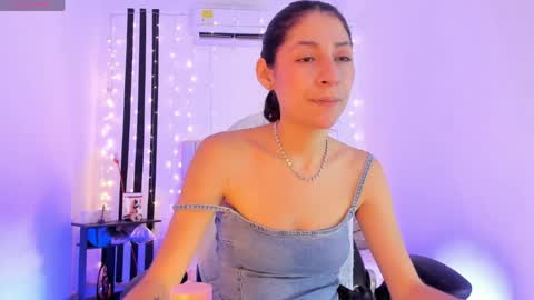 i am Jessi  I love animals and drawing I hope to get along with everyone. XOXO online show from 20, 5, 2026