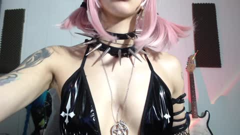 Snapshot of gothicute chatting on 4, 1, 2025 online show from 4, 1, 2025