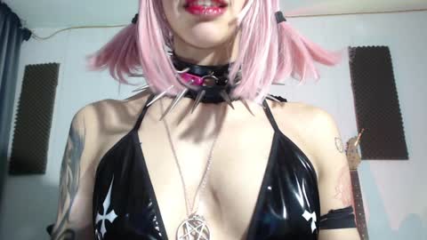 Snapshot of gothicute chatting on 5, 1, 2025 online show from 5, 1, 2025