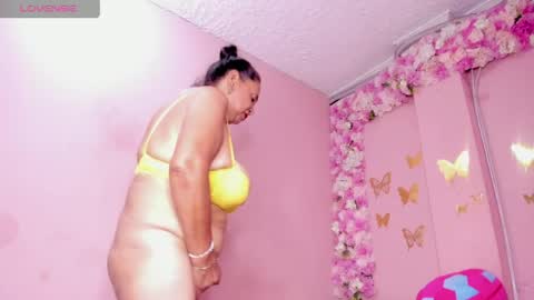 Snapshot of grandmother_milf chatting on 31, 5, 2026 Mi Name is violeta online show from 31, 5, 2026