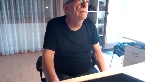 Snapshot of grandpach chatting on 21, 3, 2026 grandpach online show from 21, 3, 2026