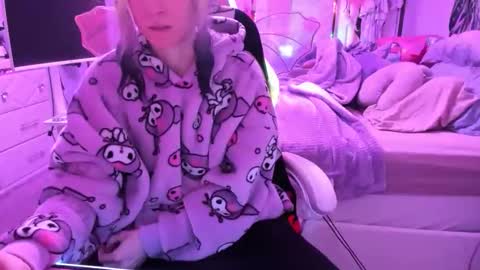 GreenEyedLovexo online show from 15, 12, 2025