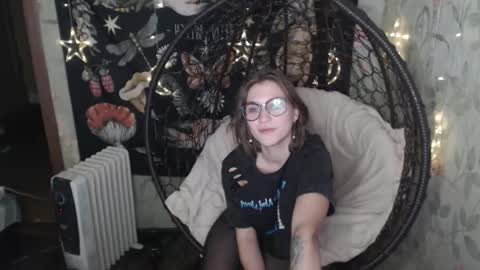 Snapshot of greenwitch9 chatting on 4, 11, 2025 Lina online show from 4, 11, 2025