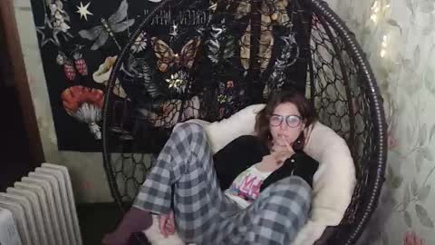 Snapshot of greenwitch9 chatting on 12, 11, 2025 Lina online show from 12, 11, 2025