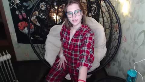 Snapshot of greenwitch9 chatting on 26, 11, 2025 Lina online show from 26, 11, 2025