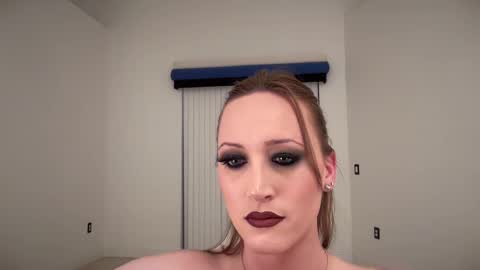 Snapshot of greenxxxqueen chatting on 15, 9, 2025 SexQueen Nikki online show from 15, 9, 2025