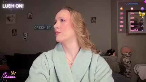 Snapshot of greenxxxqueen chatting on 4, 4, 2026 SexQueen Nikki online show from 4, 4, 2026