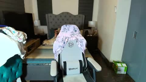 greta_v online show from 18, 11, 2025