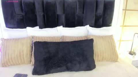 Greta Velvet  online show from 19, 2, 2026