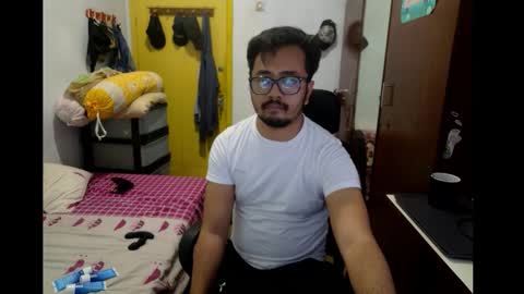 Snapshot of greybondage93 chatting on 17, 12, 2025 Grey Hardy Slave online show from 17, 12, 2025