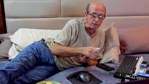 Snapshot of greyishere chatting on 19, 2, 2025 Grey. If viewing your cam I am more likely to stay if you show your face. online show from 19, 2, 2025