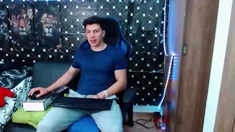 Snapshot of griego01 chatting on 9, 10, 2025 griego01 online show from 9, 10, 2025