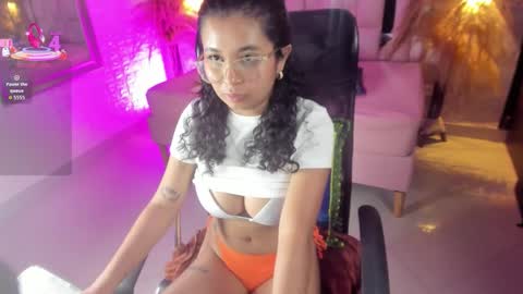 Snapshot of griselle_rousse chatting on 27, 11, 2025 online show from 27, 11, 2025