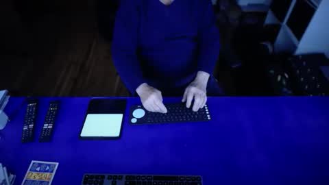 Snapshot of guesswhatigot2 chatting on 16, 9, 2025 guesswhatigot2 online show from 16, 9, 2025