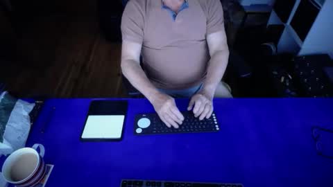 Snapshot of guesswhatigot2 chatting on 6, 10, 2025 guesswhatigot2 online show from 6, 10, 2025