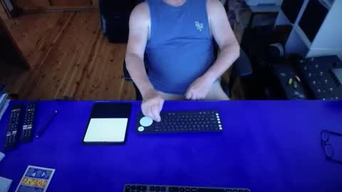 Snapshot of guesswhatigot2 chatting on 11, 10, 2025 guesswhatigot2 online show from 11, 10, 2025