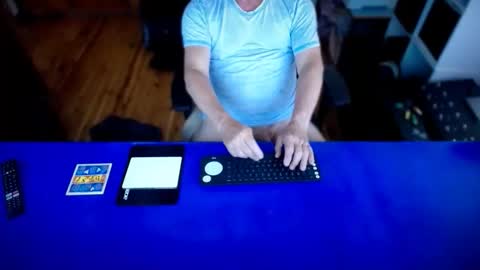 Snapshot of guesswhatigot2 chatting on 2, 11, 2025 guesswhatigot2 online show from 2, 11, 2025