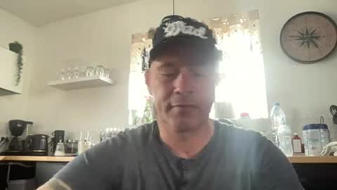 Snapshot of guil0 chatting on 5, 7, 2026 guil0 online show from 5, 7, 2026