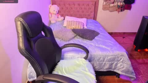 Hello Im Julieta Im 25 years old welcome to my room have fun and be happy. online show from 3, 3, 2025
