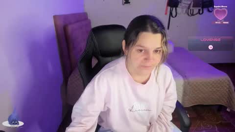 Hello Im Julieta Im 25 years old welcome to my room have fun and be happy. online show from 22, 11, 2025