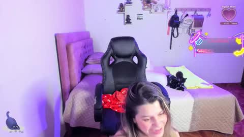 Hello Im Julieta Im 25 years old welcome to my room have fun and be happy. online show from 3, 12, 2025