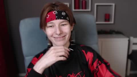 Snapshot of guitarandangell chatting on 17, 12, 2025 guitarandangell online show from 17, 12, 2025