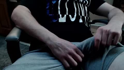 Snapshot of guitarguru420 chatting on 28, 2, 2025 newbies online show from 28, 2, 2025