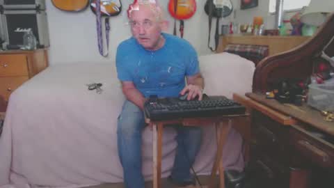 Snapshot of guitarsexgod chatting on 27, 2, 2025 Mario online show from 27, 2, 2025