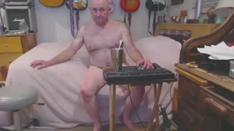 Snapshot of guitarsexgod chatting on 28, 2, 2025 Mario online show from 28, 2, 2025