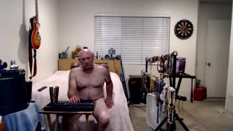 Snapshot of guitarsexgod chatting on 11, 9, 2025 Mario online show from 11, 9, 2025