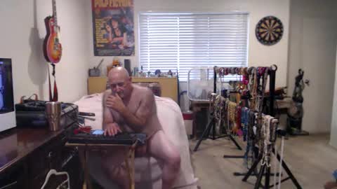 Snapshot of guitarsexgod chatting on 17, 10, 2025 Mario online show from 17, 10, 2025