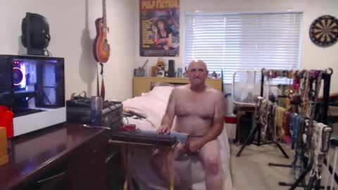 Snapshot of guitarsexgod chatting on 19, 10, 2025 Mario online show from 19, 10, 2025