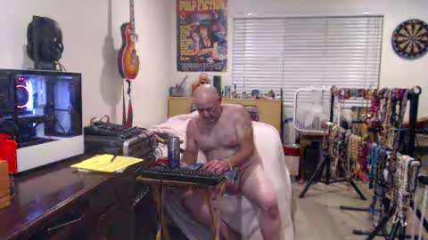 Snapshot of guitarsexgod chatting on 20, 10, 2025 Mario online show from 20, 10, 2025