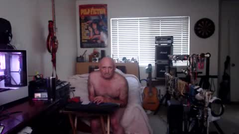 Snapshot of guitarsexgod chatting on 16, 11, 2025 Mario online show from 16, 11, 2025