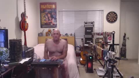 Snapshot of guitarsexgod chatting on 23, 11, 2025 Mario online show from 23, 11, 2025