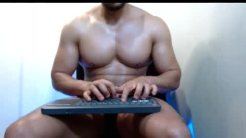 holl latino online show from 13, 5, 2026