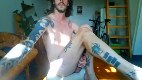 Snapshot of gustavsky chatting on 29, 4, 2026 Gustav online show from 29, 4, 2026