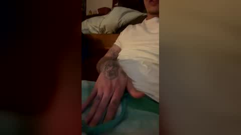 Snapshot of guydschilling30 chatting on 12, 4, 2026 guydschilling30 online show from 12, 4, 2026